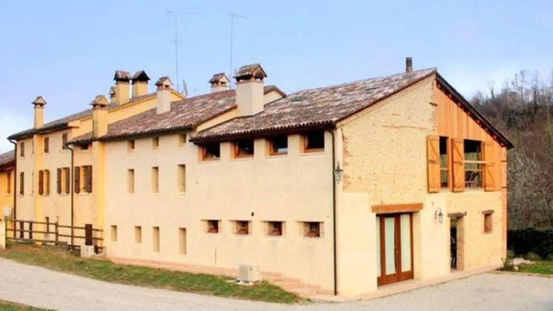 Modern Farmhouse In Pagnano Italy Near Forest 0*, Asolo Italy